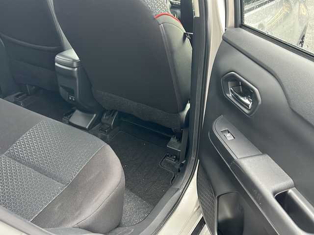 トヨタ ライズ G 秋田県 2022(令4)年 2万km スムースグレーマイカメタリック メモリナビ/BT、CD、DVD、TV/バックカメラ/前後ドライブレコーダー/前後コーナーセンサー/純正16インチAW/社外16インチAWスタッドレス積込み/４WD/取説、保証書