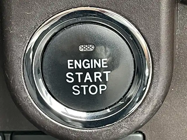 トヨタ ルーミー G S 滋賀県 2017(平29)年 7.4万km ブラックマイカメタリック 禁煙車/純正9インチナビ/フルセグTV・Bluetooth・CD・DVD/ETC/前方ドライブレコーダー/クルーズコントロール/両側パワースライドドア/プッシュスタート/スマートキー/スペアキー/オートライト/フォグライト/横滑り防止機能/衝突軽減機能/電動格納ミラー/純正フロアマット/純正ホイールカバー