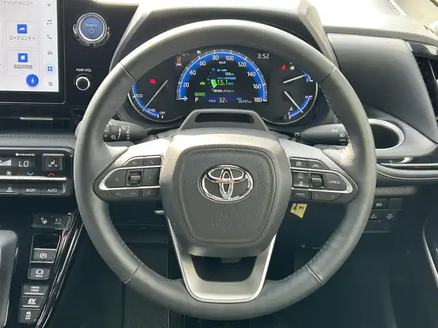 トヨタ ヴォクシー ハイブリッド S－Z 岩手県 2023(令5)年 2.7万km アティチュードブラックマイカ 4WD/純正ナビ/トヨタセーフティーセンス/・レーンディパーチャーアラート/・レーンチェンジアシスト/・プリクラッシュセーフティー/・ブラインドスポットモニター/・フロントクロストラフィックアラート/・リアクロストラフィックアラート/・リアカメラディテクション/・クリアランスソナー/・パーキングサポートブレーキ/・セーフイグジットアシスト/・アドバンスドドライブ/・ロードサインアシスト/・レーダークルーズコントロール/・オートマチックハイビーム/・アダプティブハイビーム/両側パワースライドドア/前後ドライブレコーダー/パノラミックビューモニター/バックカメラ/フロントカメラ/サイドカメラ/パーキングアシスト/シートヒーター/ステアリングヒーター/ステアリングスイッチ/LEDヘッドライト/オートライト/フルセグTV/Bluetooth/CD、DVD/純正17インチアルミホイール/プッシュスタート/スマートキー/スペアキー