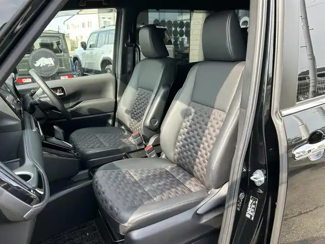 トヨタ ヴォクシー ハイブリッド S－Z 岩手県 2023(令5)年 2.7万km アティチュードブラックマイカ 4WD/純正ナビ/トヨタセーフティーセンス/・レーンディパーチャーアラート/・レーンチェンジアシスト/・プリクラッシュセーフティー/・ブラインドスポットモニター/・フロントクロストラフィックアラート/・リアクロストラフィックアラート/・リアカメラディテクション/・クリアランスソナー/・パーキングサポートブレーキ/・セーフイグジットアシスト/・アドバンスドドライブ/・ロードサインアシスト/・レーダークルーズコントロール/・オートマチックハイビーム/・アダプティブハイビーム/両側パワースライドドア/前後ドライブレコーダー/パノラミックビューモニター/バックカメラ/フロントカメラ/サイドカメラ/パーキングアシスト/シートヒーター/ステアリングヒーター/ステアリングスイッチ/LEDヘッドライト/オートライト/フルセグTV/Bluetooth/CD、DVD/純正17インチアルミホイール/プッシュスタート/スマートキー/スペアキー