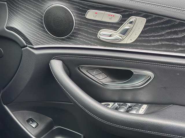 メルセデス・ベンツ Ｍ・ベンツ Ｅ２２０ｄ アバンギャルド AMGライン 山梨県 2019(平31)年 6.5万km オブシディアンブラック 後期　/黒革　/Pサンルーフ /MアンビエントL/純正ＨＤＤナビ/全周囲カメラ/フルセグＴＶ/自動駐車/Ｐシート/シートＨ/マルチビームＬＥＤ/Ａハイビーム/レーダーＳＰ/ステアリングＳ/ＬＫＡ/ＢＳＡ/アップルカープレイ/アンドロイドＡ/保証書
