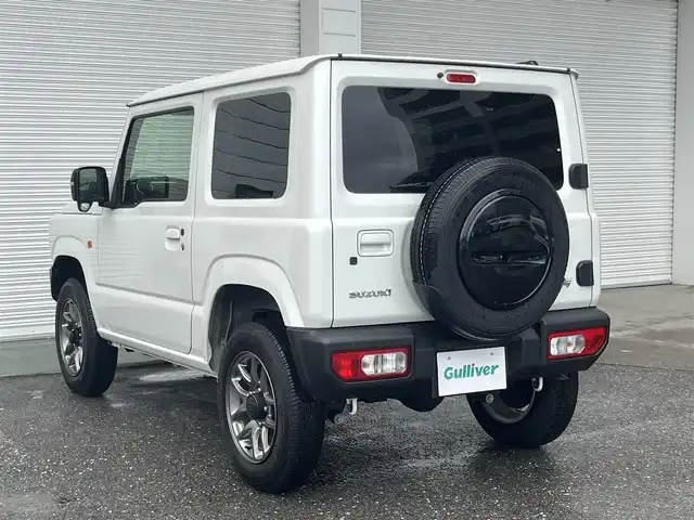 スズキ ジムニー XC 高知県 2023(令5)年 2.8万km ピュアホワイトP ETC/ターボ/AAC/クルーズコントロール/MT車/アイドリングストップ/スマートキー/社外フロアマット/純正16インチアルミホイール/横滑り防止装置/レーンキープアシスト/盗難防止装置/衝突被害軽減システム/オートライト/ヒルディセントコントロール/本革巻きステアリング/運転席＋助手席＋サイドエアバッグ/LEDヘッドライト