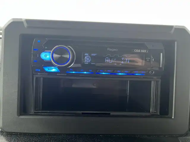 スズキ ジムニー XC 高知県 2023(令5)年 2.8万km ピュアホワイトP ETC/ターボ/AAC/クルーズコントロール/MT車/アイドリングストップ/スマートキー/社外フロアマット/純正16インチアルミホイール/横滑り防止装置/レーンキープアシスト/盗難防止装置/衝突被害軽減システム/オートライト/ヒルディセントコントロール/本革巻きステアリング/運転席＋助手席＋サイドエアバッグ/LEDヘッドライト