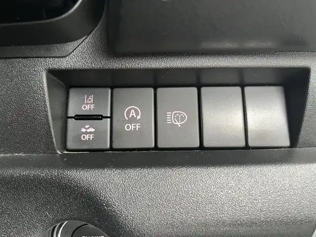 スズキ ジムニー XC 高知県 2023(令5)年 2.8万km ピュアホワイトP ETC/ターボ/AAC/クルーズコントロール/MT車/アイドリングストップ/スマートキー/社外フロアマット/純正16インチアルミホイール/横滑り防止装置/レーンキープアシスト/盗難防止装置/衝突被害軽減システム/オートライト/ヒルディセントコントロール/本革巻きステアリング/運転席＋助手席＋サイドエアバッグ/LEDヘッドライト