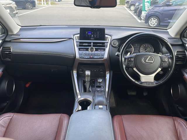レクサス ＮＸ 200t バージョンL 長野県 2016(平28)年 18.4万km アンバークリスタルシャイン ターボ/４WD/純正ナビ（CD/DVD/フルセグTV/BT）/サイドカメラ/バックカメラ/ビルトインETC/クルーズコントロール/パワーバックドア/パワーシート（運転席メモリー機能付）/シートヒーター/ベンチレーション/ステアリングヒーター/アイドリングストップ/AC１００V/電動パーキングブレーキ/ブレーキホールド/スマートキー/Pスタート/電動格納ミラー/純正18インチAW/フロアマット