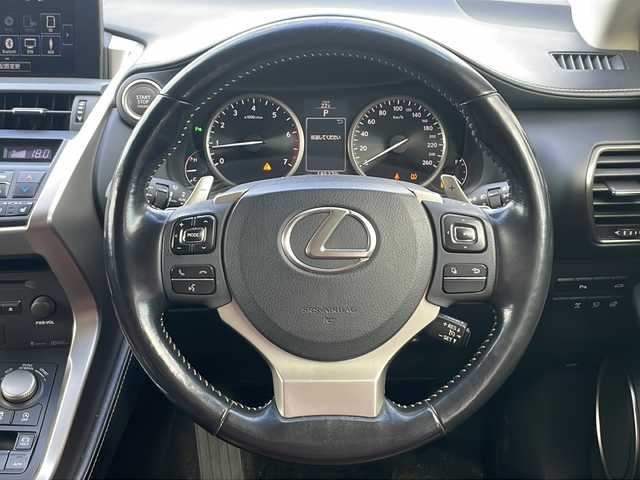 レクサス ＮＸ 200t バージョンL 長野県 2016(平28)年 18.4万km アンバークリスタルシャイン ターボ/４WD/純正ナビ（CD/DVD/フルセグTV/BT）/サイドカメラ/バックカメラ/ビルトインETC/クルーズコントロール/パワーバックドア/パワーシート（運転席メモリー機能付）/シートヒーター/ベンチレーション/ステアリングヒーター/アイドリングストップ/AC１００V/電動パーキングブレーキ/ブレーキホールド/スマートキー/Pスタート/電動格納ミラー/純正18インチAW/フロアマット