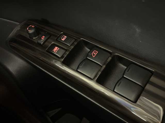 日産 エルグランド 250HWS S アーバンクロム 福岡県 2019(令1)年 6.2万km ブリリアントホワイトパール 純正HDDナビゲーション/純正フリップダウンモニター/全方位モニター/LEDヘッドライト/シートカバー/ETC/ウッドコンビハンドル/ステアリングスイッチ/スマートキー/プッシュスタートエンジン/ドアバイザー/プロアマット