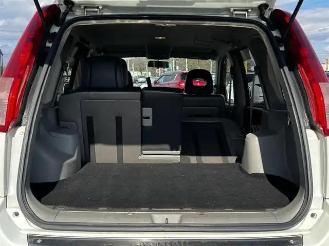 日産 エクストレイル Xtt 道央・札幌 2005(平17)年 17.4万km ホワイトパール ４WD/純正メモリーナビ/AM/FM/SD/CD/DVD/ワンセグ/バックカメラ/レザーシート/前席シートヒーター/革巻きステアリング/スマートキー/フォグランプ/ハロゲンヘッドライト/電動格納ミラー/社外フロアマット/ドアバイザー/スペアキー/ルーフレール/レーダー探知機