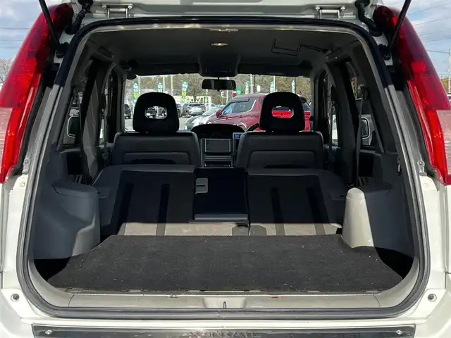 日産 エクストレイル Xtt 道央・札幌 2005(平17)年 17.4万km ホワイトパール ４WD/純正メモリーナビ/AM/FM/SD/CD/DVD/ワンセグ/バックカメラ/レザーシート/前席シートヒーター/革巻きステアリング/スマートキー/フォグランプ/ハロゲンヘッドライト/電動格納ミラー/社外フロアマット/ドアバイザー/スペアキー/ルーフレール/レーダー探知機