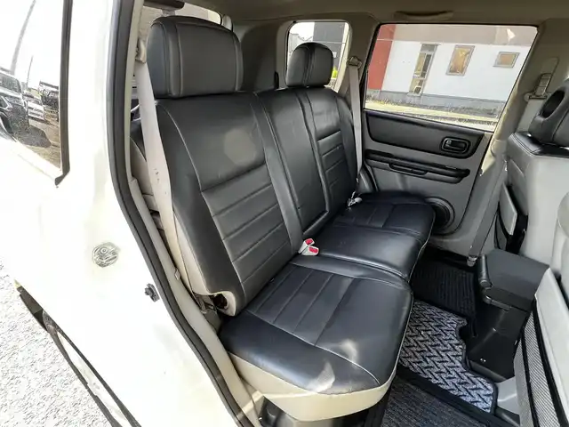 日産 エクストレイル Xtt 道央・札幌 2005(平17)年 17.4万km ホワイトパール ４WD/純正メモリーナビ/AM/FM/SD/CD/DVD/ワンセグ/バックカメラ/レザーシート/前席シートヒーター/革巻きステアリング/スマートキー/フォグランプ/ハロゲンヘッドライト/電動格納ミラー/社外フロアマット/ドアバイザー/スペアキー/ルーフレール/レーダー探知機