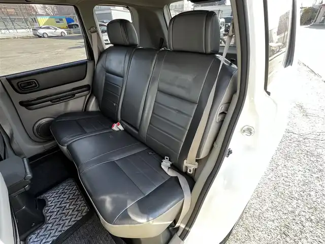 日産 エクストレイル Xtt 道央・札幌 2005(平17)年 17.4万km ホワイトパール ４WD/純正メモリーナビ/AM/FM/SD/CD/DVD/ワンセグ/バックカメラ/レザーシート/前席シートヒーター/革巻きステアリング/スマートキー/フォグランプ/ハロゲンヘッドライト/電動格納ミラー/社外フロアマット/ドアバイザー/スペアキー/ルーフレール/レーダー探知機