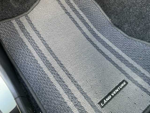 スズキ ジムニー ランドベンチャー 茨城県 2008(平20)年 4.8万km パールホワイト ナビ/-AM/FM/TV/ルーフレール /ETC /D席シートヒーター /前方ドライブレコーダー /純正アルミホイール /スペアキー /スペアタイヤ /リモコンキー /ASSURAレーダー探知機 /ハーフレザーシート /4WD /パワーウィンドウ