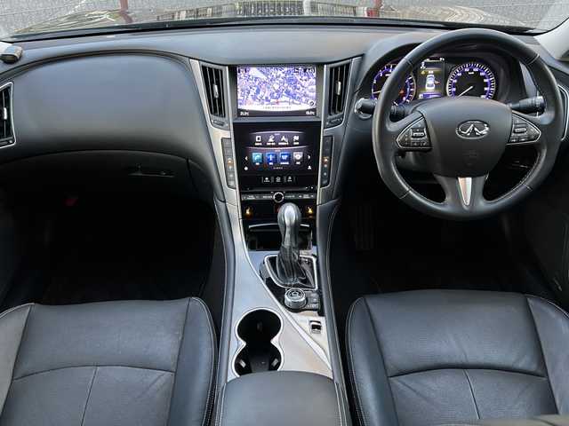 日産 スカイライン 200GT－t タイプP 広島県 2016(平28)年 4.4万km スーパーブラック 禁煙/エマージェンシーブレーキ/車線逸脱警報/BＳＷ/レーダークルーズコントロール/純正ナビ/・フルセグ/CD/DVD/Bluetooth/MusicBox）AUX/USB/アラウンドビューモニター/コーナーセンサー/革巻きステアリング/ステアリングスイッチ/オートライト/電動格納ウィンカーミラー/パワーシート/シートヒーター/レザーシート/ＬＥＤヘッドライト/フォグランプ/スマートキー/プッシュスタート/ビルトインＥＴＣ/ドアバイザー