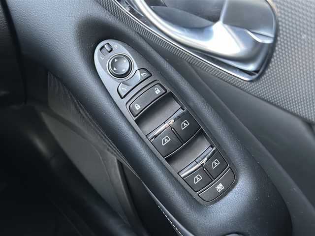 日産 スカイライン 200GT－t タイプP 広島県 2016(平28)年 4.4万km スーパーブラック 禁煙/エマージェンシーブレーキ/車線逸脱警報/BＳＷ/レーダークルーズコントロール/純正ナビ/・フルセグ/CD/DVD/Bluetooth/MusicBox）AUX/USB/アラウンドビューモニター/コーナーセンサー/革巻きステアリング/ステアリングスイッチ/オートライト/電動格納ウィンカーミラー/パワーシート/シートヒーター/レザーシート/ＬＥＤヘッドライト/フォグランプ/スマートキー/プッシュスタート/ビルトインＥＴＣ/ドアバイザー