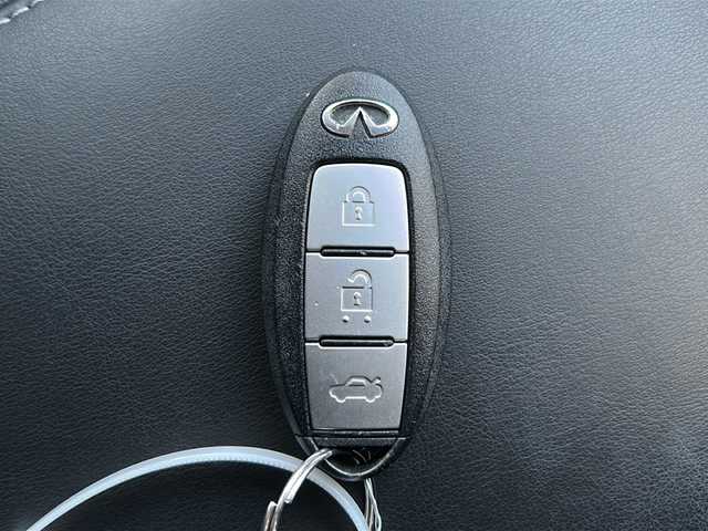 日産 スカイライン 200GT－t タイプP 広島県 2016(平28)年 4.4万km スーパーブラック 禁煙/エマージェンシーブレーキ/車線逸脱警報/BＳＷ/レーダークルーズコントロール/純正ナビ/・フルセグ/CD/DVD/Bluetooth/MusicBox）AUX/USB/アラウンドビューモニター/コーナーセンサー/革巻きステアリング/ステアリングスイッチ/オートライト/電動格納ウィンカーミラー/パワーシート/シートヒーター/レザーシート/ＬＥＤヘッドライト/フォグランプ/スマートキー/プッシュスタート/ビルトインＥＴＣ/ドアバイザー