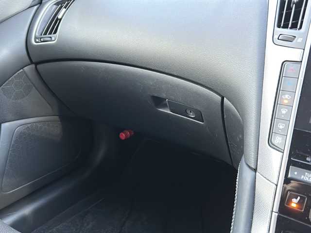 日産 スカイライン 200GT－t タイプP 広島県 2016(平28)年 4.4万km スーパーブラック 禁煙/エマージェンシーブレーキ/車線逸脱警報/BＳＷ/レーダークルーズコントロール/純正ナビ/・フルセグ/CD/DVD/Bluetooth/MusicBox）AUX/USB/アラウンドビューモニター/コーナーセンサー/革巻きステアリング/ステアリングスイッチ/オートライト/電動格納ウィンカーミラー/パワーシート/シートヒーター/レザーシート/ＬＥＤヘッドライト/フォグランプ/スマートキー/プッシュスタート/ビルトインＥＴＣ/ドアバイザー