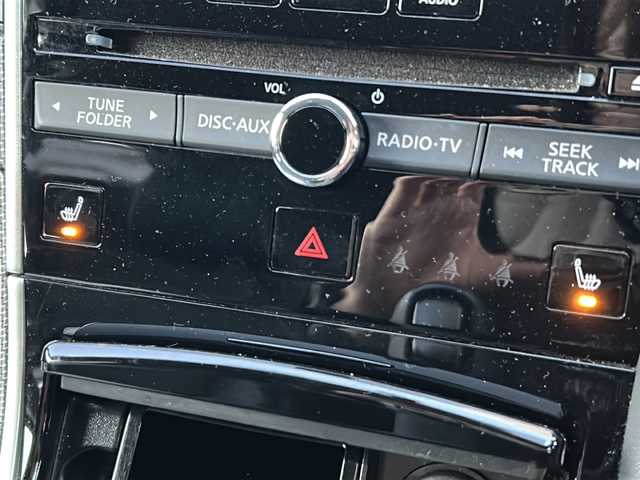 日産 スカイライン 200GT－t タイプP 広島県 2016(平28)年 4.4万km スーパーブラック 禁煙/エマージェンシーブレーキ/車線逸脱警報/BＳＷ/レーダークルーズコントロール/純正ナビ/・フルセグ/CD/DVD/Bluetooth/MusicBox）AUX/USB/アラウンドビューモニター/コーナーセンサー/革巻きステアリング/ステアリングスイッチ/オートライト/電動格納ウィンカーミラー/パワーシート/シートヒーター/レザーシート/ＬＥＤヘッドライト/フォグランプ/スマートキー/プッシュスタート/ビルトインＥＴＣ/ドアバイザー