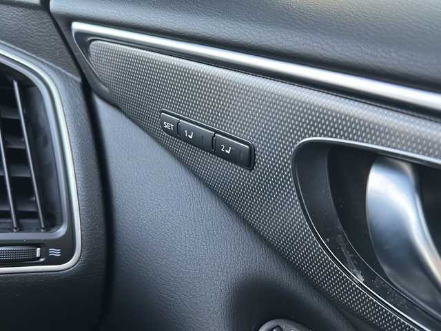 日産 スカイライン 200GT－t タイプP 広島県 2016(平28)年 4.4万km スーパーブラック 禁煙/エマージェンシーブレーキ/車線逸脱警報/BＳＷ/レーダークルーズコントロール/純正ナビ/・フルセグ/CD/DVD/Bluetooth/MusicBox）AUX/USB/アラウンドビューモニター/コーナーセンサー/革巻きステアリング/ステアリングスイッチ/オートライト/電動格納ウィンカーミラー/パワーシート/シートヒーター/レザーシート/ＬＥＤヘッドライト/フォグランプ/スマートキー/プッシュスタート/ビルトインＥＴＣ/ドアバイザー