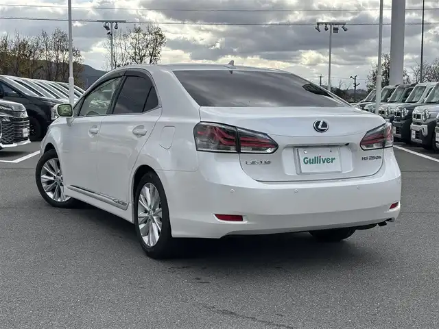 レクサス ＨＳ 250h バージョンI 奈良県 2015(平27)年 6.3万km ソニッククォーツ 純正ナビ/（フルセグ／ＢＴ／ＣＤ／ＤＶＤ）/レーダークルーズコントロール/バックカメラ/前後コーナーセンサー/パワーバックドア/ベージュレザーシート/前席メモリ付きパワーシート/前席シートヒーター／エアーシート/ヘッドアップディスプレイ/ステアリングスイッチ/LEDヘッドライト/オートライト/前方ドライブレコーダー（DRT-H68A）/ETC/純正17インチAW/保証書/取り扱い説明書/スペアキーX1