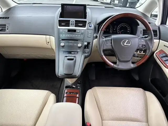 レクサス ＨＳ 250h バージョンI 奈良県 2015(平27)年 6.3万km ソニッククォーツ 純正ナビ/（フルセグ／ＢＴ／ＣＤ／ＤＶＤ）/レーダークルーズコントロール/バックカメラ/前後コーナーセンサー/パワーバックドア/ベージュレザーシート/前席メモリ付きパワーシート/前席シートヒーター／エアーシート/ヘッドアップディスプレイ/ステアリングスイッチ/LEDヘッドライト/オートライト/前方ドライブレコーダー（DRT-H68A）/ETC/純正17インチAW/保証書/取り扱い説明書/スペアキーX1