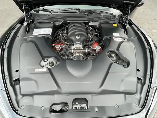 マセラティ グラントゥーリズモ スポーツ MC オートシフト 千葉県 2014(平26)年 4.1万km 黒 禁煙車/中期左ハンドル/アルパインナビ/バックカメラ/純正２０インチアルミ/黒革ハーフレザーシート/パドルシフト/地デジチューナー/リモコンキー/スペアキー/パワーシート