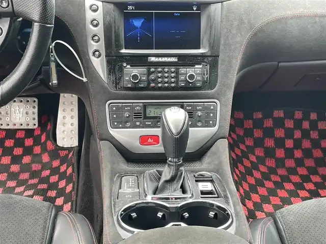 マセラティ グラントゥーリズモ スポーツ MC オートシフト 千葉県 2014(平26)年 4.1万km 黒 禁煙車/中期左ハンドル/アルパインナビ/バックカメラ/純正２０インチアルミ/黒革ハーフレザーシート/パドルシフト/地デジチューナー/リモコンキー/スペアキー/パワーシート