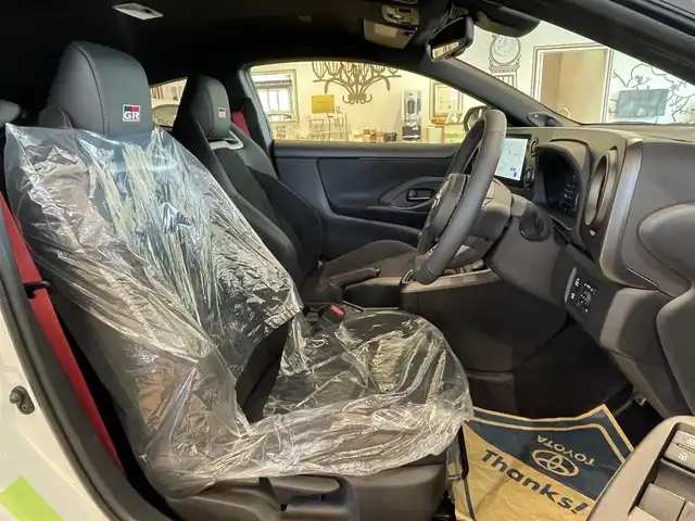 トヨタ ＧＲヤリス RZ ハイパフォーマンス 埼玉県 2025(令7)年 0.1千km プラチナホワイトパールマイカ MC後の登録済未使用車/寒冷地仕様車/サブラジエター/コンフォートパッケージ/ナビパッケージ/シートヒーター/ステアリングヒーター/JBLサウンド/純正ナビTV/バックカメラ/ビルトインETC2.0/純正前後ドラレコ/純正18インチアルミ/LEDヘッドライト/純正フロアマット/クリアランスソナー/セーフティセンス/スマートキー/保証書付整備手帳/取扱説明書