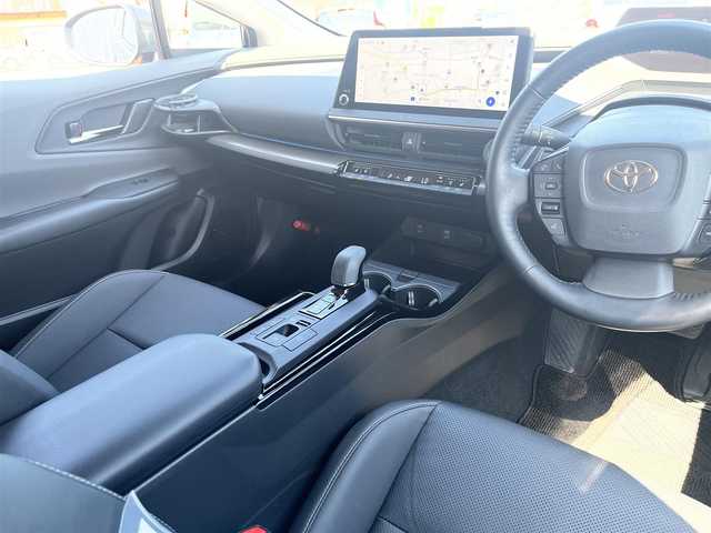 トヨタ プリウス Z 三重県 2023(令5)年 4.4万km アティチュードブラックマイカ ワンオーナー/セーフティセンス/プリクラッシュセーフティ/レーダークルーズ/ブラインドスポットモニタリング/パノラミックビューモニター/トヨタチームメイト/19インチアルミホイール/ツヤありブラックホイールアーチ/ステアリングヒーター/合皮スポーティシート/メモリー付きパワーシート/シートヒーター/シートベンチレーション/パワーバックドア/12.3インチディスプレイオーディオ/純正ナビゲーション/地デジTV