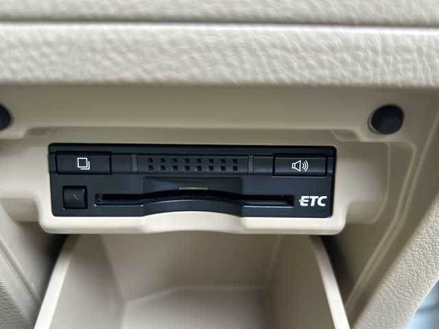 トヨタ アルファード 240X 埼玉県 2012(平24)年 7.3万km ホワイトパールクリスタルシャイン (株)IDOMが運営する【じしゃロン熊谷店】の自社ローン専用車両になりますこちらは現金またはオートローンご利用時の価格です。自社ローンご希望の方は別途その旨お申付け下さい/純正SDナビ　NSZT-W62G/　（CD/DVD/DTV/Bluetooth/AM/FM）/バックカメラ　/ビルトインＥＴＣ　/前後ドライブレコーダー　/両側パワースライドドア　/ステアリングスイッチ　/純正フロアマット/スマートキー/ドアバイザー/純正16インチアルミホイール/ウインカーミラー