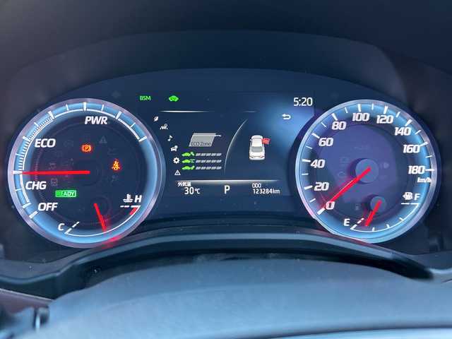 トヨタ クラウン ハイブリッド RS 福岡県 2018(平30)年 12.4万km プレシャスシルバー メーカーナビ　バックカメラ　フルセグＴＶ　２．０ＥＴＣ　ＵＳＢ　ドラレコ　BT　ＣＤ　ソナー　パドルシフト　パワーシート　シートヒーター　ステアヒーター　パドルシフト　ＬＥＤライト オートライト