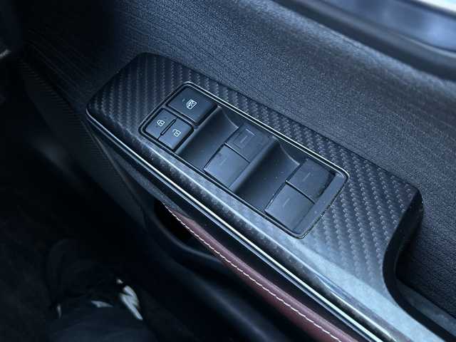 トヨタ クラウン ハイブリッド RS 福岡県 2018(平30)年 12.4万km プレシャスシルバー メーカーナビ　バックカメラ　フルセグＴＶ　２．０ＥＴＣ　ＵＳＢ　ドラレコ　BT　ＣＤ　ソナー　パドルシフト　パワーシート　シートヒーター　ステアヒーター　パドルシフト　ＬＥＤライト オートライト