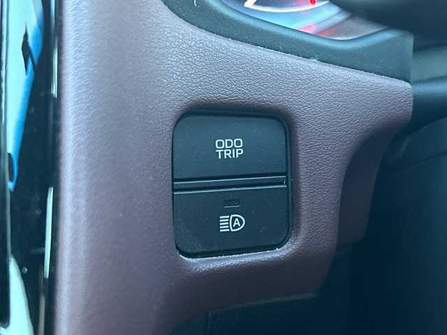 トヨタ クラウン ハイブリッド RS 福岡県 2018(平30)年 12.4万km プレシャスシルバー メーカーナビ　バックカメラ　フルセグＴＶ　２．０ＥＴＣ　ＵＳＢ　ドラレコ　BT　ＣＤ　ソナー　パドルシフト　パワーシート　シートヒーター　ステアヒーター　パドルシフト　ＬＥＤライト オートライト