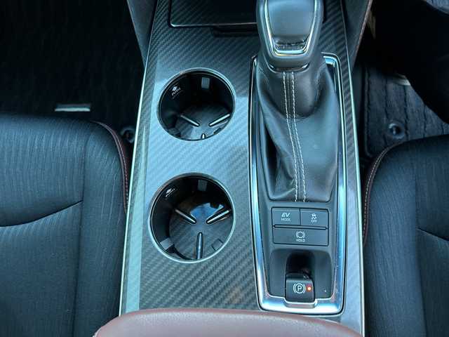 トヨタ クラウン ハイブリッド RS 福岡県 2018(平30)年 12.4万km プレシャスシルバー メーカーナビ　バックカメラ　フルセグＴＶ　２．０ＥＴＣ　ＵＳＢ　ドラレコ　BT　ＣＤ　ソナー　パドルシフト　パワーシート　シートヒーター　ステアヒーター　パドルシフト　ＬＥＤライト オートライト