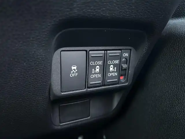 ホンダ フリード AIR EX 鹿児島県 2024(令6)年 1.5万km プラチナホワイトパール 純正メモリナビ/　　CD/DVD/BT/フルセグ/バックカメラ/両側パワースライドドア/レーダークルーズコントロール/LEDヘッドライト/ハーフレザーシート/純正15インチアルミホイール/ステアリングスイッチ/純正ビルトインETC/スマートキー