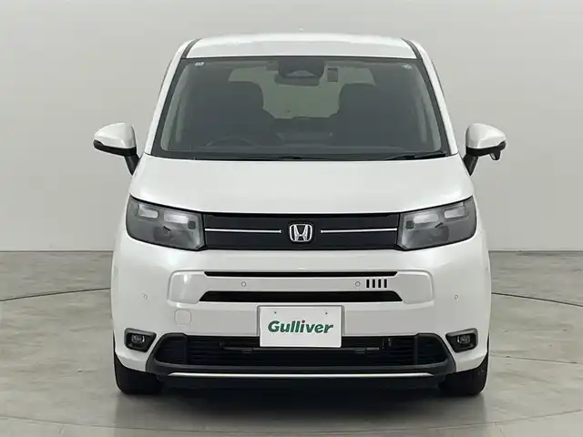 ホンダ フリード AIR EX 福岡県 2024(令6)年 1.5万km プラチナホワイトパール 純正１１．４型ナビ／フルセグＴＶ　/バックカメラ　/ナビ連動前後ドラレコ　/ＥＴＣ　/レーダークルコン　/コーナーセンサー　/衝突被害軽減ブレーキ　/レーンキープ　/ＢＳＭ　/アクセル踏み間違い防止　/両側電動スライドドア　/シートヒーター　/ハーフレザーシート　/純正1５インチアルミホイール　/ＬＥＤヘッドライト