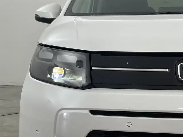 ホンダ フリード AIR EX 福岡県 2024(令6)年 1.5万km プラチナホワイトパール 純正１１．４型ナビ／フルセグＴＶ　/バックカメラ　/ナビ連動前後ドラレコ　/ＥＴＣ　/レーダークルコン　/コーナーセンサー　/衝突被害軽減ブレーキ　/レーンキープ　/ＢＳＭ　/アクセル踏み間違い防止　/両側電動スライドドア　/シートヒーター　/ハーフレザーシート　/純正1５インチアルミホイール　/ＬＥＤヘッドライト