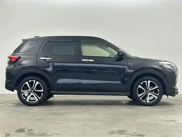 ダイハツ ロッキー G 千葉県 2020(令2)年 2.6万km ブラックマイカメタリック 禁煙車/衝突軽減ブレーキ/レーンキープアシスト/オートハイビーム/レーダークルーズコントロール/前後コーナーセンサー/純正メモリナビ/　CD/DVD/BT/フルセグ/バックカメラ/ビルトインETC/前席シートヒーター/ステアリングスイッチ/プッシュスタート＆スマートキー/純正17インチアルミホイール
