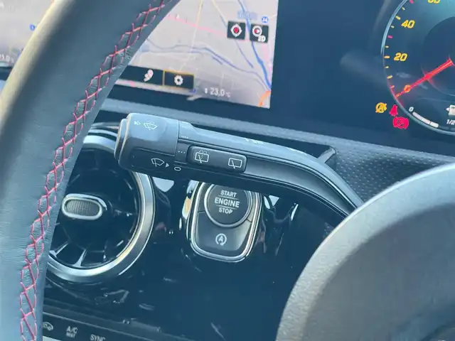 メルセデス・ベンツ Ｍ・ベンツ Ａ２００ｄ AMGライン 山梨県 2019(令1)年 4.4万km ポーラホワイト レーダーS/ナビゲーションP/HUD/黒半革/純正HDDナビ/Bカメラ/フルセグ/BT/ACC/LKA/BSA/ステアリングS/Pシート/シートヒーター/LEDヘッドライト/オートライト/オートハイビーム/保証書/スペアキー