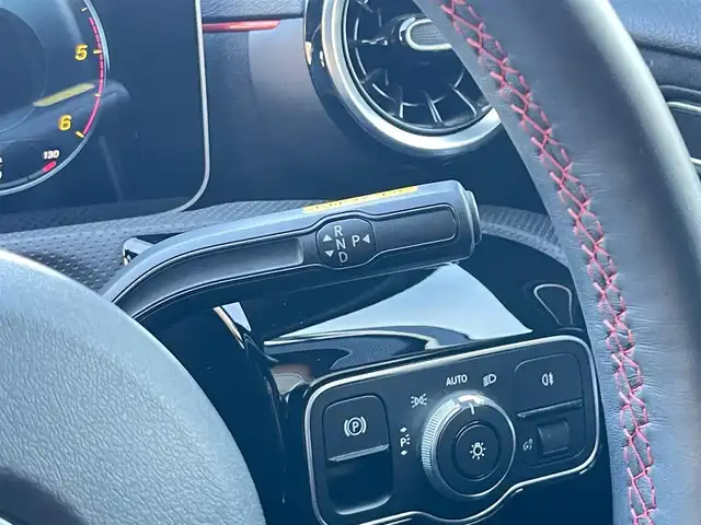 メルセデス・ベンツ Ｍ・ベンツ Ａ２００ｄ AMGライン 山梨県 2019(令1)年 4.4万km ポーラホワイト レーダーS/ナビゲーションP/HUD/黒半革/純正HDDナビ/Bカメラ/フルセグ/BT/ACC/LKA/BSA/ステアリングS/Pシート/シートヒーター/LEDヘッドライト/オートライト/オートハイビーム/保証書/スペアキー
