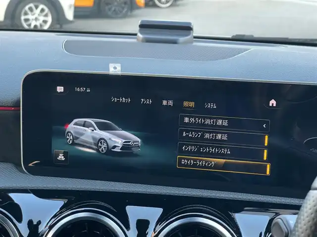 メルセデス・ベンツ Ｍ・ベンツ Ａ２００ｄ AMGライン 山梨県 2019(令1)年 4.4万km ポーラホワイト レーダーS/ナビゲーションP/HUD/黒半革/純正HDDナビ/Bカメラ/フルセグ/BT/ACC/LKA/BSA/ステアリングS/Pシート/シートヒーター/LEDヘッドライト/オートライト/オートハイビーム/保証書/スペアキー
