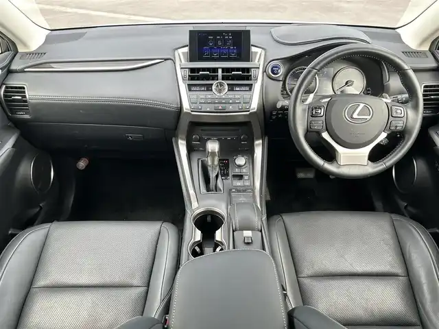 レクサス ＮＸ 300h バージョンL 鹿児島県 2014(平26)年 8.9万km ソニッククォーツ 4WD/プリクラッシュセーフティ/純正SDナビ/CD/DVD/BD/フルセグ/MSV/全方位モニター/レーダークルーズコントロール/LEDヘッドライト/レザーシート/シートヒーター/エアシート/前席パワーシート/スマートキー/カードキー/純正ドライブレコーダー/ビルトインETC2.0
