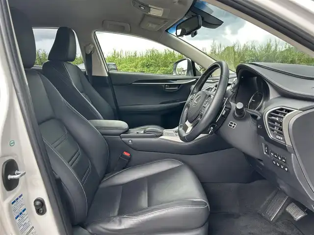 レクサス ＮＸ 300h バージョンL 鹿児島県 2014(平26)年 8.9万km ソニッククォーツ 4WD/プリクラッシュセーフティ/純正SDナビ/CD/DVD/BD/フルセグ/MSV/全方位モニター/レーダークルーズコントロール/LEDヘッドライト/レザーシート/シートヒーター/エアシート/前席パワーシート/スマートキー/カードキー/純正ドライブレコーダー/ビルトインETC2.0