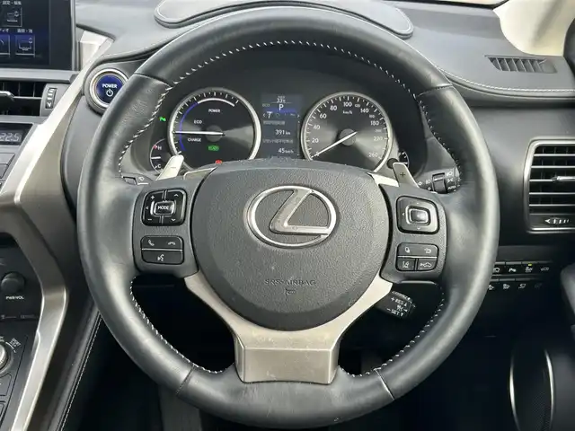 レクサス ＮＸ 300h バージョンL 鹿児島県 2014(平26)年 8.9万km ソニッククォーツ 4WD/プリクラッシュセーフティ/純正SDナビ/CD/DVD/BD/フルセグ/MSV/全方位モニター/レーダークルーズコントロール/LEDヘッドライト/レザーシート/シートヒーター/エアシート/前席パワーシート/スマートキー/カードキー/純正ドライブレコーダー/ビルトインETC2.0