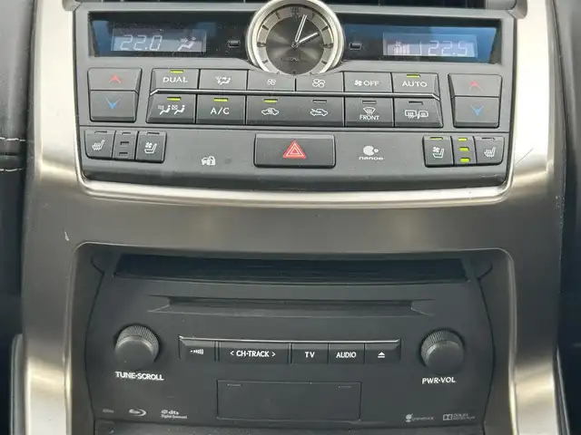 レクサス ＮＸ 300h バージョンL 鹿児島県 2014(平26)年 8.9万km ソニッククォーツ 4WD/プリクラッシュセーフティ/純正SDナビ/CD/DVD/BD/フルセグ/MSV/全方位モニター/レーダークルーズコントロール/LEDヘッドライト/レザーシート/シートヒーター/エアシート/前席パワーシート/スマートキー/カードキー/純正ドライブレコーダー/ビルトインETC2.0