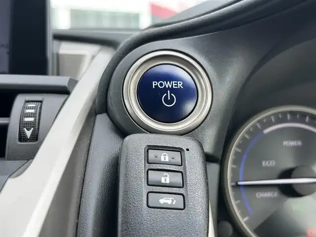 レクサス ＮＸ 300h バージョンL 鹿児島県 2014(平26)年 8.9万km ソニッククォーツ 4WD/プリクラッシュセーフティ/純正SDナビ/CD/DVD/BD/フルセグ/MSV/全方位モニター/レーダークルーズコントロール/LEDヘッドライト/レザーシート/シートヒーター/エアシート/前席パワーシート/スマートキー/カードキー/純正ドライブレコーダー/ビルトインETC2.0