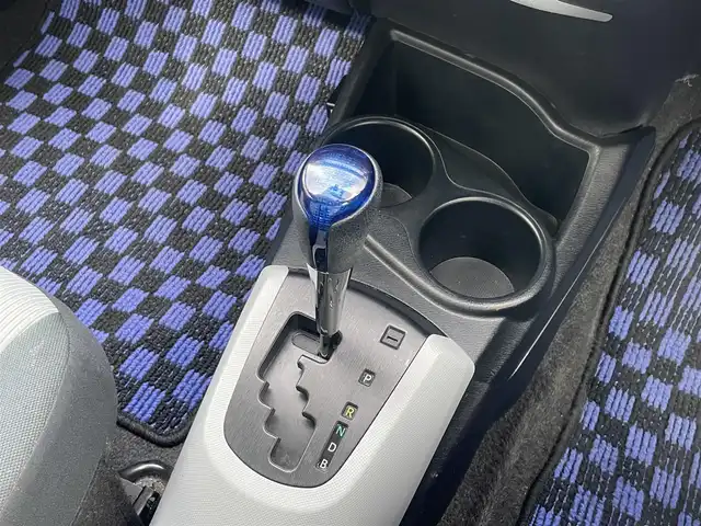 トヨタ アクア S 静岡県 2013(平25)年 11万km クールソーダメタリック 1オーナー　/社外ナビ　/地デジ　/Bカメラ　/前席シートヒーター/社外360℃カメラ　/ドライブモード　/オートライト /ヘッドライトレベライザー  /ウィンカーミラー  /デンカク  /カーボン調ホイールキャップ　/ETC /保証書　/取説