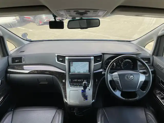 トヨタ ヴェルファイア 2．4Z Gエディション 道央・札幌 2012(平24)年 8.4万km ブラック ４WD/純正ディーラーOPナビ/CD/DVD/BT/フルセグ/純正フリップダウンモニター/横滑り防止装置/クルーズコントロール/クリアランスソナー/パーキングアシスト/センターデフロック/バックカメラ/ビルトインETC/ドライブレコーダー/ECOMODE/nanoe/両側パワースライドドア/パワーバックドア/前席/２列目パワーシート/D席メモリーシート/N席/２列目オットマン/革巻きウッドコンビステアリング/ステアリングリモコン/MTモード付AT/プッシュスタート/スマートキー/HIDヘッドライト/オートライト/フォグランプ/電動格納ミラー/ウィンカーミラー/純正フロアマット/ドアバイザー/スペアキー/社外エンジンスターター