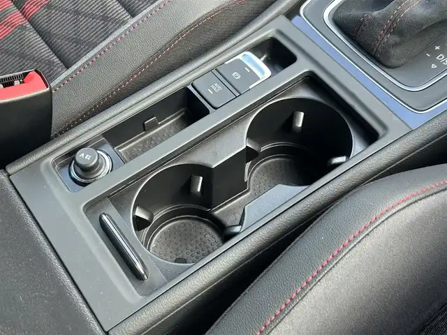 フォルクスワーゲン ゴルフ ＧＴＩ TCR 埼玉県 2020(令2)年 2.9万km 黒 限定600台/黒半革シート/純正ナビ/applecarplay/ACC/バーチャルコックピット/ブラインドスポットモニター/レーンアシスト/バックカメラ/純正19インチアルミホイール/ETC/パドルシフト/純正ドライブレコーダー/スペアキー×1