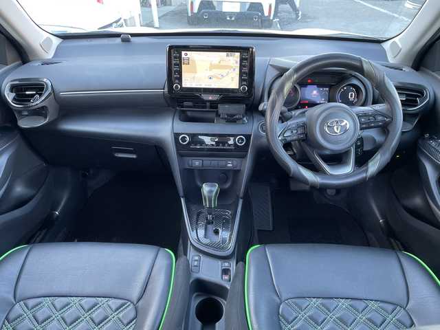 トヨタ ヤリスクロス G 東京都 2021(令3)年 2.1万km ホワイトパールクリスタルシャイン ユーザー買取車/純正ナビ/＜AM/FM/BT/Miracast/USB入力端子＞/バックビューモニター/追従クルコン/ＰＫＳＢ/ＰＣＳ/ＬＴＡ/コーナーセンサー/ビルトインＥＴＣ２．０/横滑り制御機能/ドライブモード/ヘッドライトレベライザー/オートマチックハイビーム/GRマッドフラップ/純正フロアマット