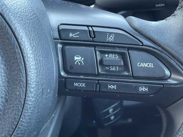 トヨタ ヤリスクロス G 東京都 2021(令3)年 2.1万km ホワイトパールクリスタルシャイン ユーザー買取車/純正ナビ/＜AM/FM/BT/Miracast/USB入力端子＞/バックビューモニター/追従クルコン/ＰＫＳＢ/ＰＣＳ/ＬＴＡ/コーナーセンサー/ビルトインＥＴＣ２．０/横滑り制御機能/ドライブモード/ヘッドライトレベライザー/オートマチックハイビーム/GRマッドフラップ/純正フロアマット